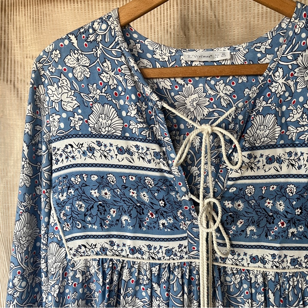 R. Vivimos Floral Blue and White Long Sleeve Maxi Dress - Picture 4 of 12